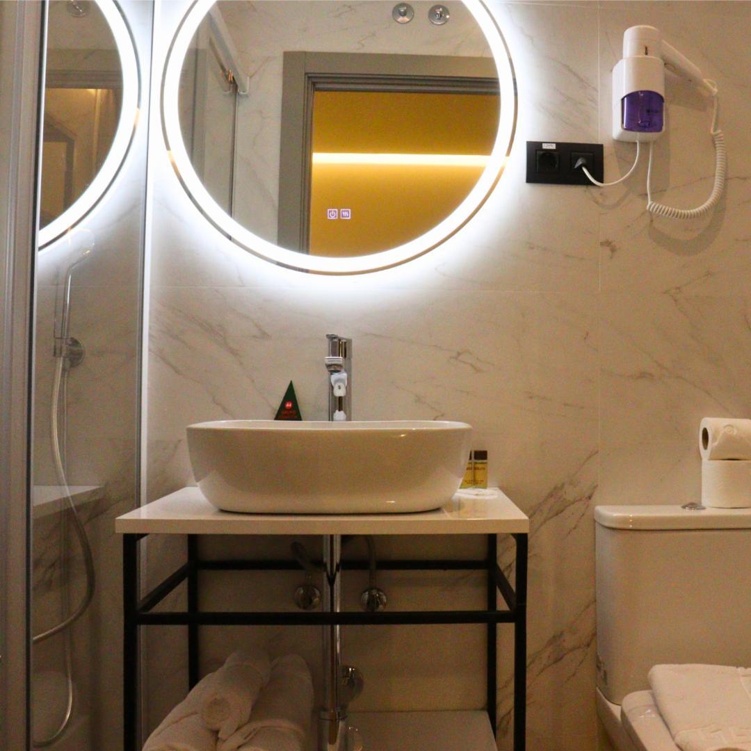 Hostal La Rua-Montera Madrid Eksteriør bilde