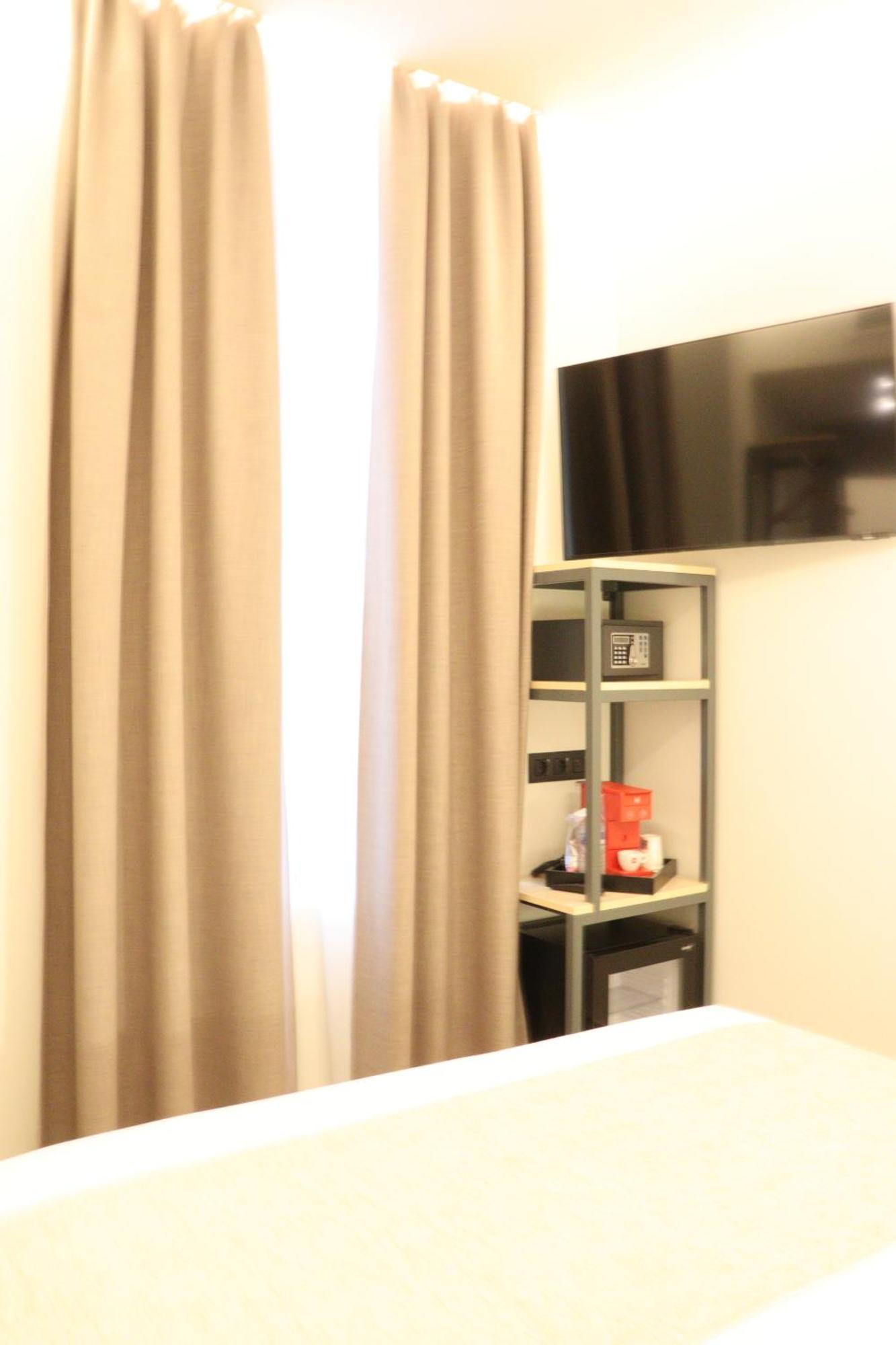 Hostal La Rua-Montera Madrid Eksteriør bilde