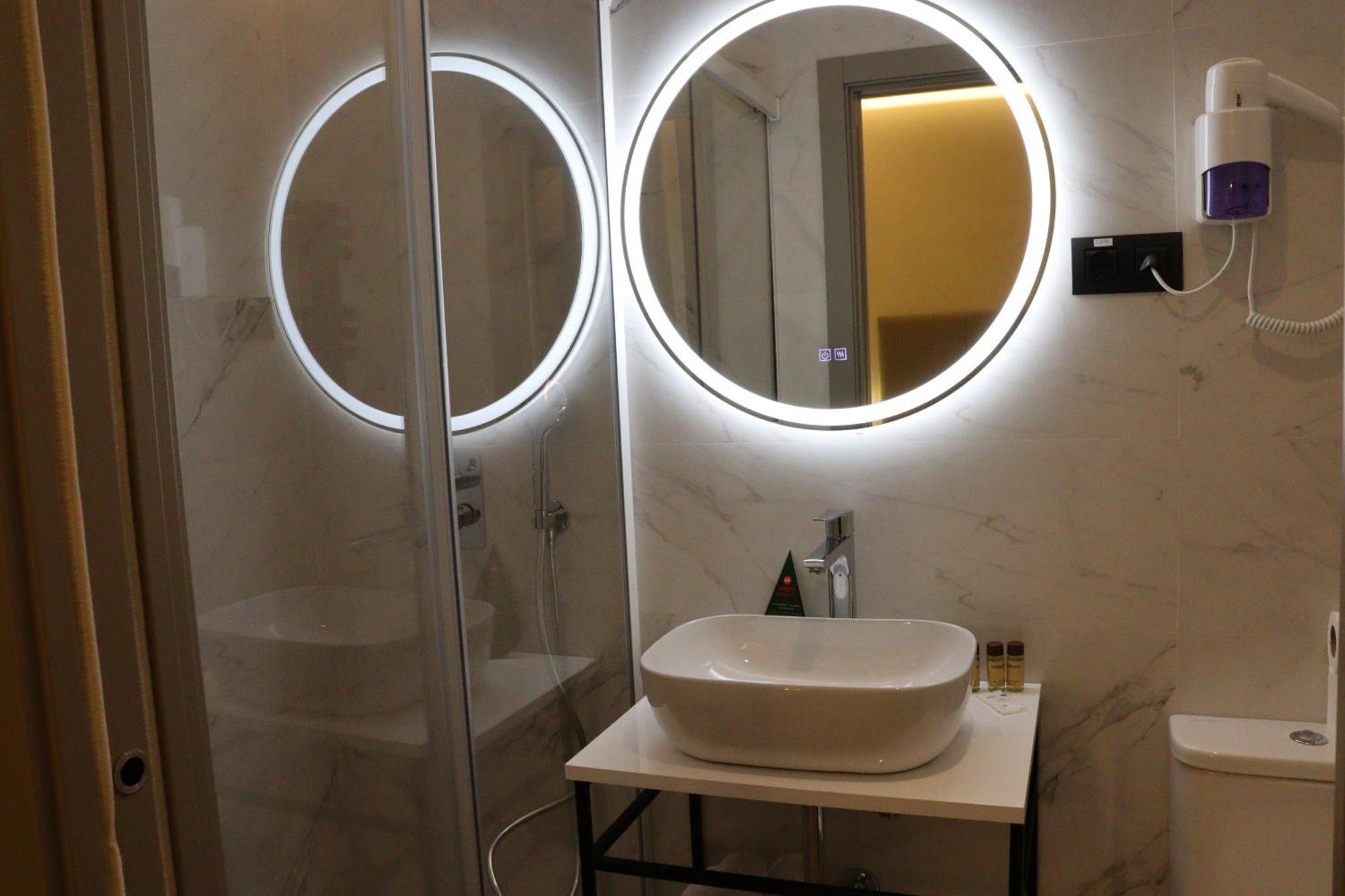 Hostal La Rua-Montera Madrid Eksteriør bilde