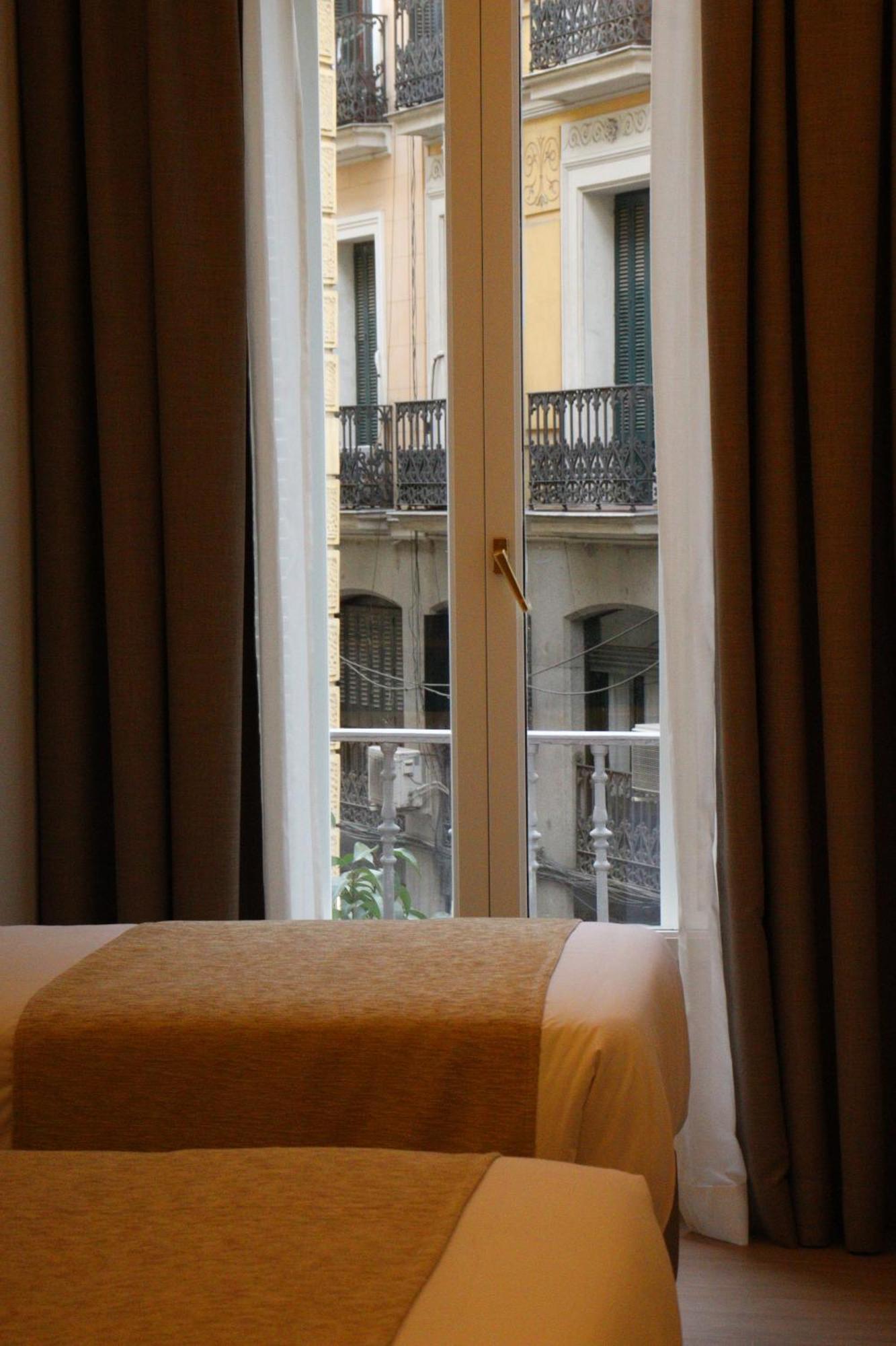 Hostal La Rua-Montera Madrid Eksteriør bilde